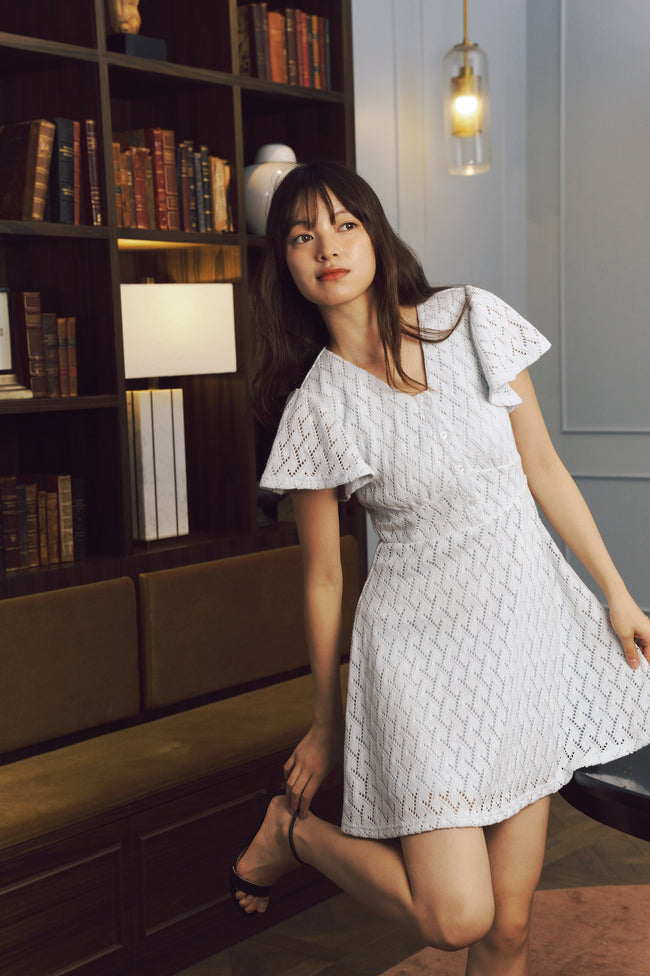 Chic White Geometric Knit Mini Dress