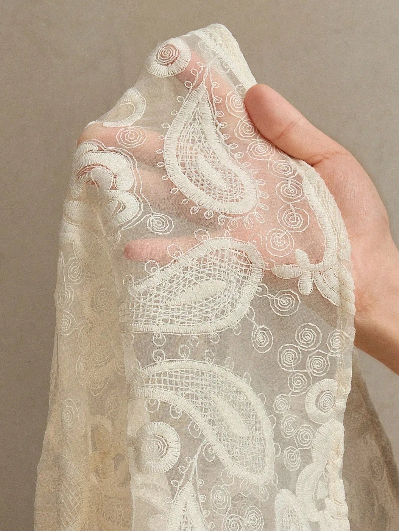 Women's Elegant Floral Embroidered Lantern Sleeve Mesh Dress